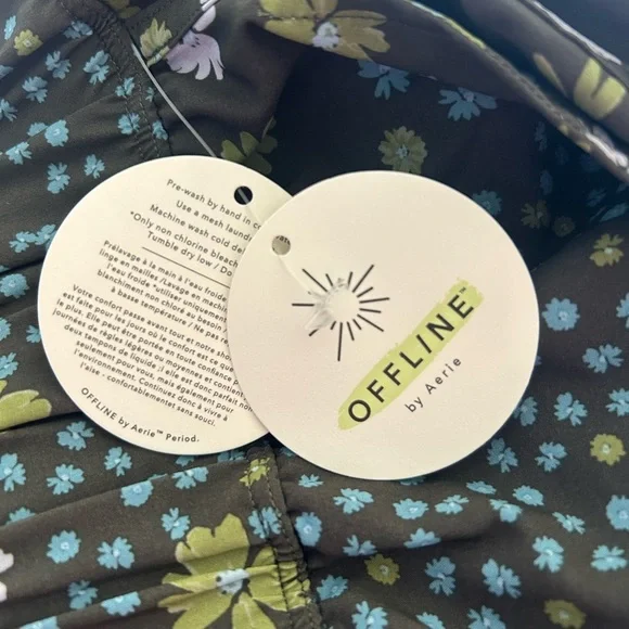 Offline by Aerie Green Floral Athletic Shorts Pockets Built in Liner Sz XL NWT - Picture 3 of 5